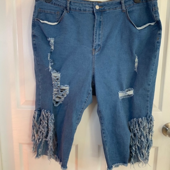 CAPRI DISTRESSED FRINGE JEANS PLUS SIZE 4X - Picture 2 of 9